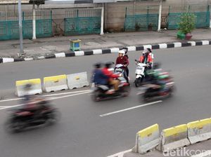 Kebangetan! Aksi Nekat Lawan Arah Pemotor di Senen