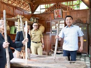 Tengok Serunya Moeldoko Main Musik Lesung dan Ngopi di Banyuwangi
