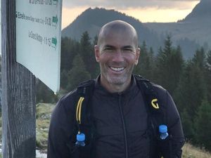 Saat Zinedine Zidane Naik Gunung