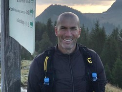 Saat Zinedine Zidane Naik Gunung
