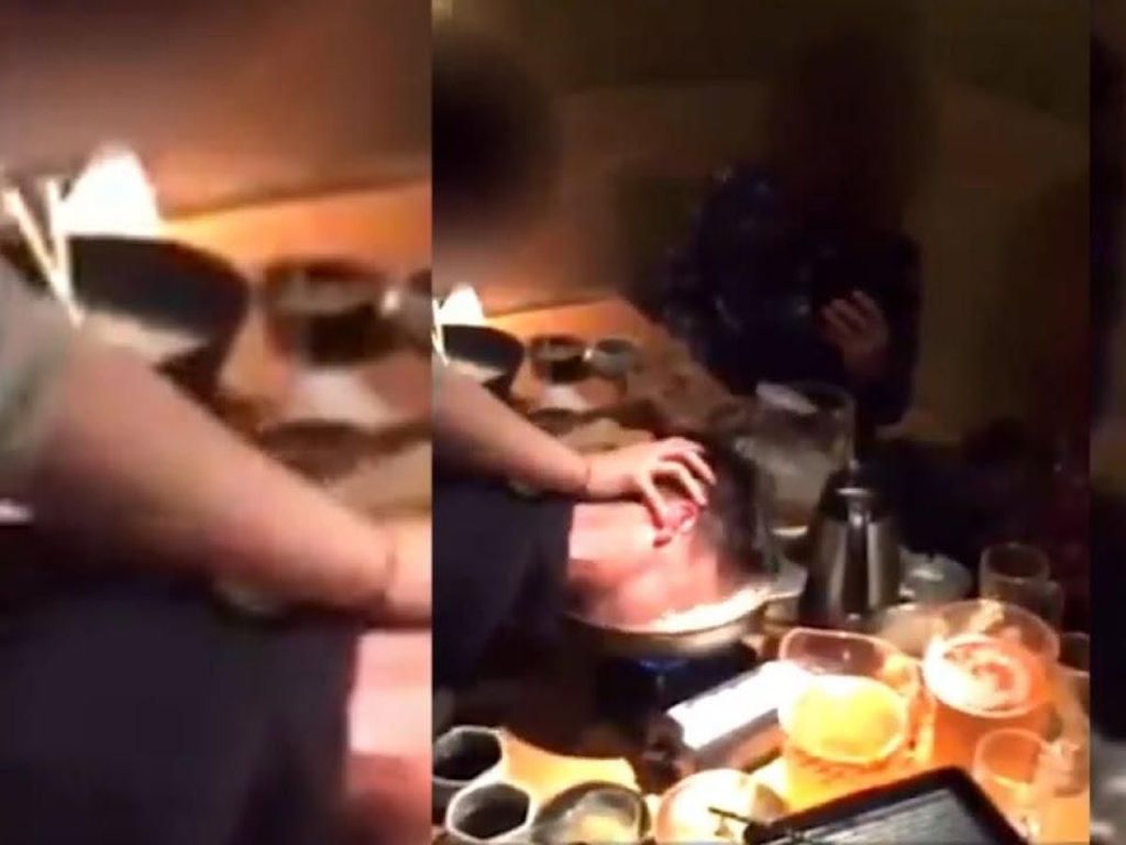 Miris! Bos Ini Celupkan Wajah Pegawainya ke Dalam Kuah Hotpot Mendidih Miris! Bos Ini Celupkan Wajah Pegawainya ke Dalam Kuah Hotpot Mendidih