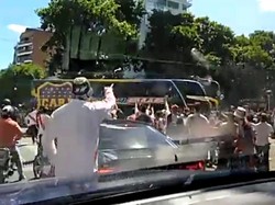 Detik-detik Bus Boca Juniors Diserang Suporter River Plate