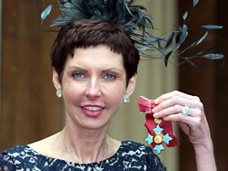 Ratu Judi Dennis Coates jadi CEO Terkaya, Bos Apple Lewat