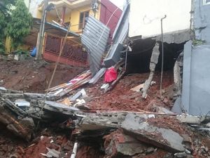 Perumahan di Kalisari Jaktim Longsor, Anies: Sudah Ditangani Petugas