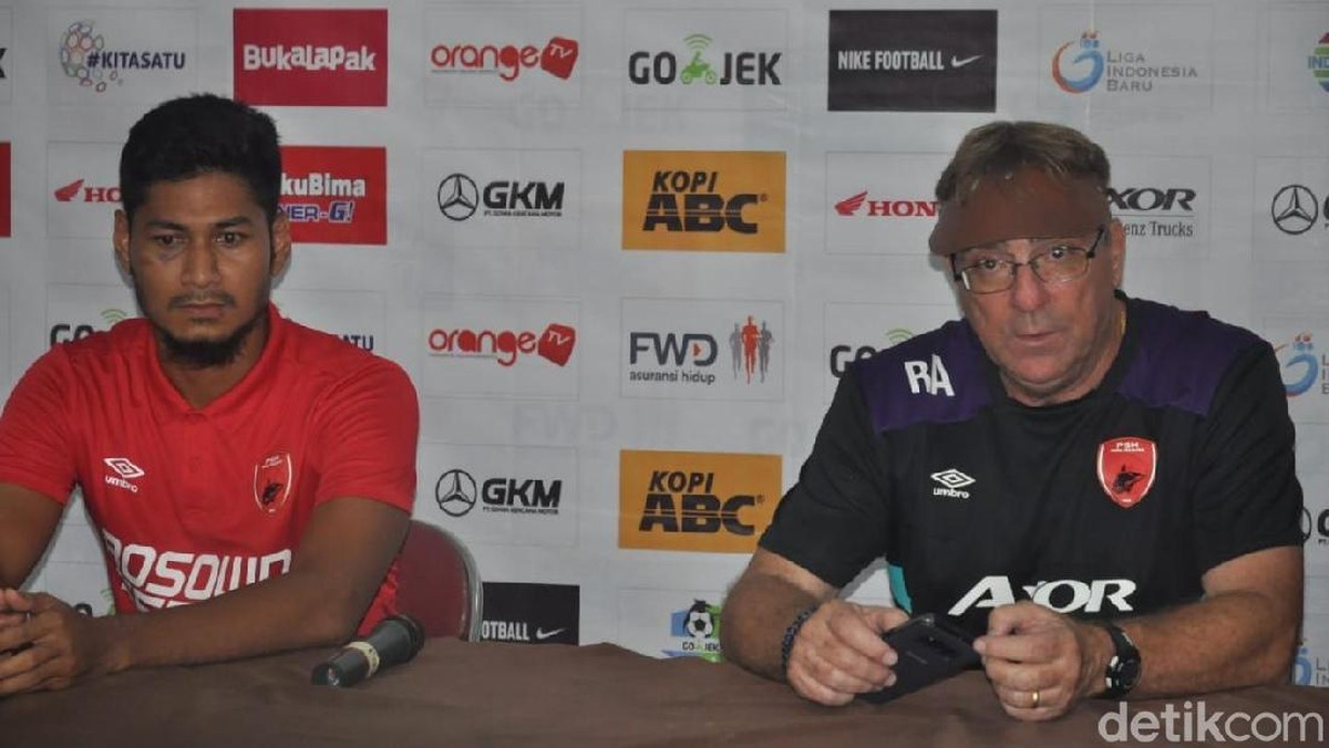 Robert Rene Alberts memuji penampilan Hilman Syah. (Foto: Reinhard Soplantila/detikSport)
