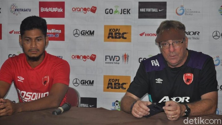 Robert Rene Alberts Puji Aksi Hilman Syah Si Kiper Muda
