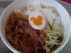 Sakura & Telur Rebus Bentuk Mickey Mouse yang Unik di Jepang