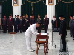Ridwan Kamil Lantik Karna Sobahi Jadi Bupati Majalengka