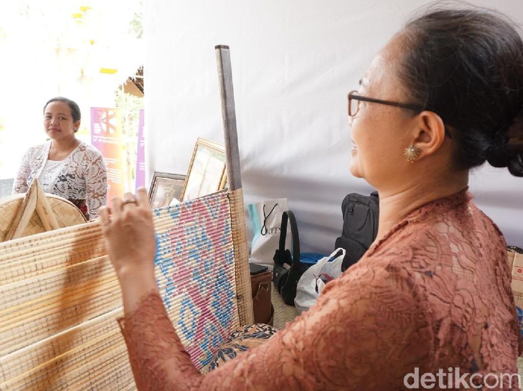 Kenapa Tenun Gringsing Bali Harganya Jutaan Rupiah? Kenapa Tenun Gringsing Bali Harganya Jutaan Rupiah?