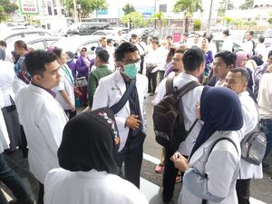 Kasus Korupsi, 3 Dokter Spesialis di Riau Jadi Tahanan Kota Kasus Korupsi, 3 Dokter Spesialis di Riau Jadi Tahanan Kota