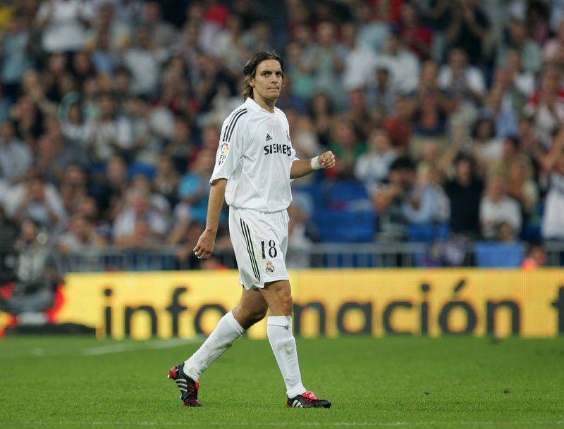Jonathan Woodgate MADRID, SPAIN - SEPTEMBER 22: Jonathan Woodgate (R) of Real Madrid is sent off after getting a red card during a Primera Liga soccer match between Real Madrid and Athletic Bilbao at the Bernabeu on September 22, 2005, in Madrid, Spain. (Photo by Denis Doyle/Getty Images)