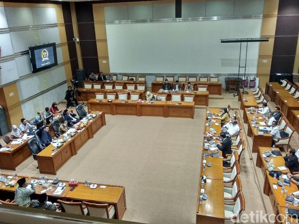 Komisi VIII Desak Kemenag Tetap Pakai Rupiah untuk Biaya Haji 2019 Komisi VIII Desak Kemenag Tetap Pakai Rupiah untuk Biaya Haji 2019