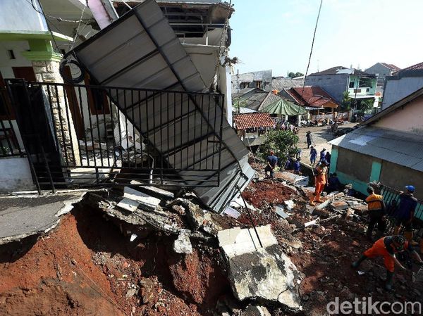 Longsor di Perumahan Kalisari, Satu Rumah Rusak