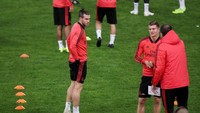 Toni Kroos dan Gareth Bale mendapat arahan dari pelatih Madrid. El Real bertamu ke AS Roma dalam misi bangkit setelah di akhir pekan lalu menelan kekalahan mengejutkan atas Eibar dengan skor 0-3. (REUTERS/Tony Gentile)