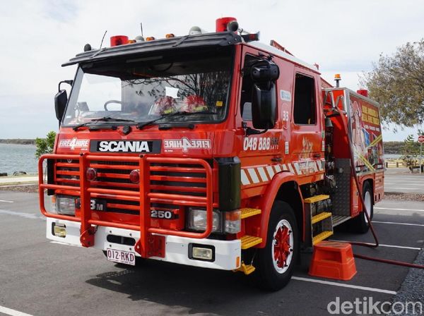 Foto: Beda Nih, Wisata Jadi Pemadam Kebakaran di Australia