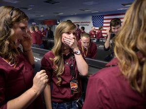 Pendaratan Robot InSight di Mars Disambut Sorak dan Tangis