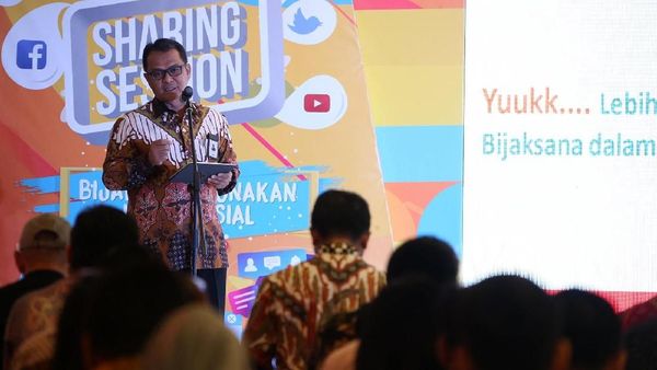 Diskusi Bahas Cara Menggunakan Medsos dengan Bijak