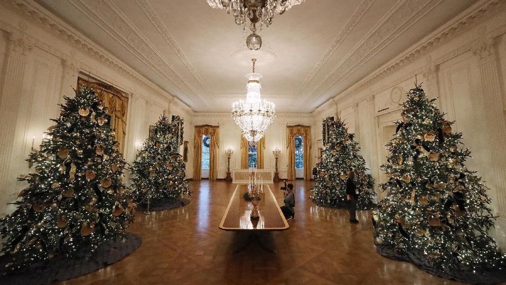 Penampakan Gedung Putih Bersolek Menyambut Natal