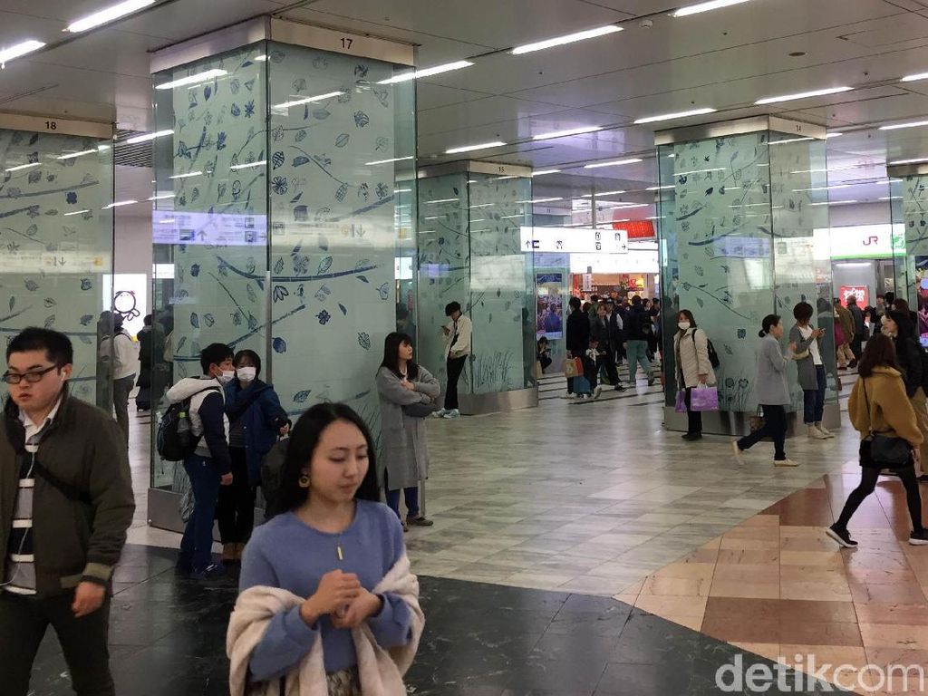 Stasiun Kereta Terbesar di Jepang Ini Bikin Betah Nongkrong Berjam-jam Stasiun Kereta Terbesar di Jepang Ini Bikin Betah Nongkrong Berjam-jam