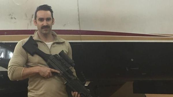 Keluar Dari Tentara, Pria Ini Menjadi Penulis dan Dapat Penghargaan