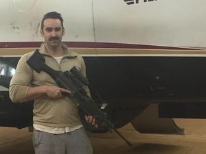 Keluar Dari Tentara, Pria Ini Menjadi Penulis dan Dapat Penghargaan