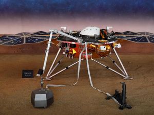 Detik-detik Robot InSight Mendarat di Mars