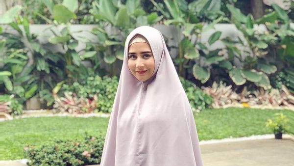 Foto: Deretan Artis Ini Bikin Pangling Saat Datang ke Kajian