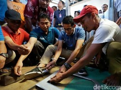 Pagi-pagi Sandiaga Uno Coba Bikin Dandang di Banyuwangi
