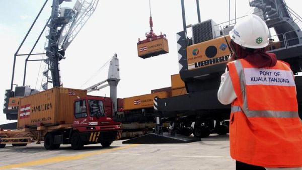 Pelabuhan Kuala Tanjung Diuji Coba Kirim Kargo Domestik