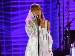Kena Bronkitis, Ariana Grande Tunda Konser Kena Bronkitis, Ariana Grande Tunda Konser
