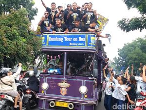 Juara Liga 1 U-19, Persib Diarak di Atas Bandros dan Disambut Bobotoh