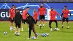 Senyum Pemain Real Madrid di Kandang Serigala