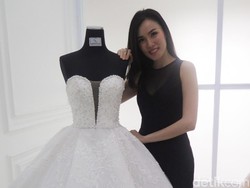 Mengenal Cynthia Tan, Desainer Gaun Pengantin Favorit Sandra Dewi dan Raisa