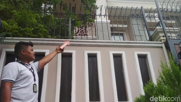 Polisi Gelar Olah TKP di Kediaman Angel Lelga