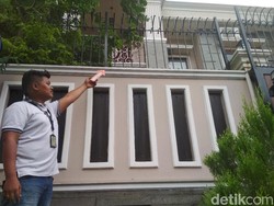 Angel Lelga Tak Terlihat saat Polisi Olah TKP di Kediamannya