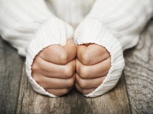 5 Penyakit yang Bisa Ditandai dengan Tangan yang Selalu Dingin 5 Penyakit yang Bisa Ditandai dengan Tangan yang Selalu Dingin