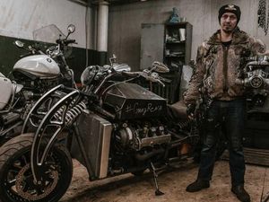 Gokil! Motor Ini Gendong Mesin V8 dari Mobil Mewah