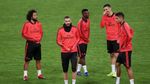 Senyum Pemain Real Madrid di Kandang Serigala