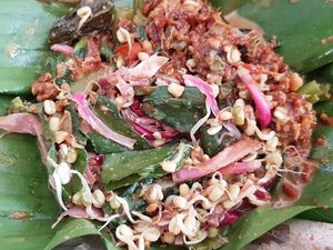Seger Mantep! Sego Pecel Khas Solo, Kediri hingga Madiun Seger Mantep! Sego Pecel Khas Solo, Kediri hingga Madiun