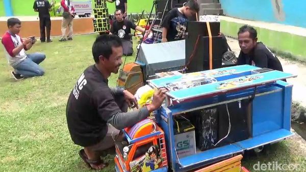Wow! Miniatur Truk Ini Punya Sound System Keren