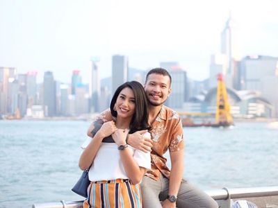 Romatis Banget, 7 Potret Tyas Mirasih Liburan Bareng Suami