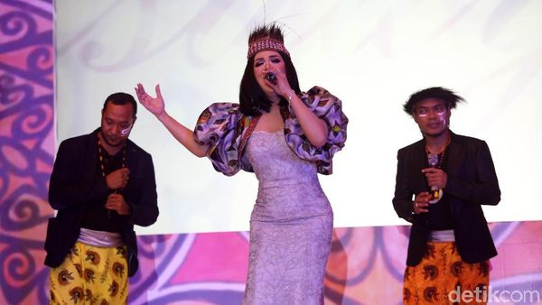 Krisdayanti Meriahkan Malam Pesona Papua Barat
