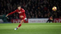 Trent Alexander-Arnold bikin satu gol dari tendangan bebas saat Liverpool menang 3-0 atas Watford. Bersihnya gawang Liverpool dari gol juga berkat andil pesepakbola 20 tahun itu. (Carl Recine/Reuters)