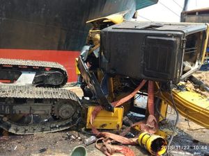 Pekerja Tewas Tertimpa Backhoe di Pelabuhan Indah Kiat Cilegon