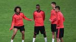 Senyum Pemain Real Madrid di Kandang Serigala