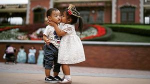 9 Foto Anak Publik Figur, Siapa Paling Menggemaskan?