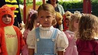 6 Foto Masa Kecil Bella Hadid yang Cantik dan Imut