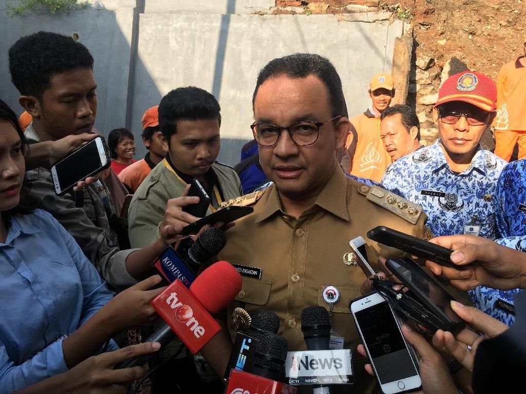 Anies Pastikan Pengerjaan Tanggul di Kamal Muara Sesuai Target Anies Pastikan Pengerjaan Tanggul di Kamal Muara Sesuai Target