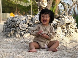 Salma Jihane, Putri Kecil Rio Dewanto yang Gemar Baca Buku