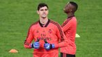 Senyum Pemain Real Madrid di Kandang Serigala